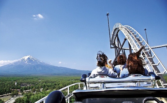 山梨県富士河口湖町のふるさと納税 富士急ハイランド ワンデイパスペアご招待券｜ 遊園地 テーマパーク FAL001