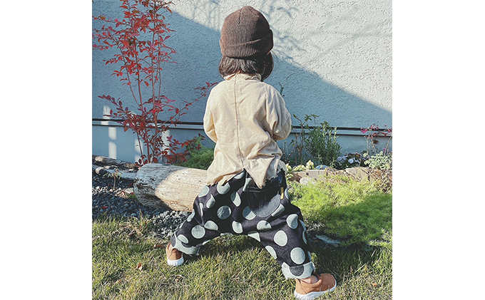 大きなドット」児島デニムのサルエルパンツ（約100センチ