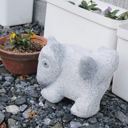 犬の彫刻「ぼくの家」 石 ストーン 雑貨 職人 伝統工芸 伝統工芸品