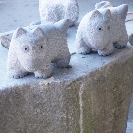 犬の彫刻「ぼくの家」 石 ストーン 雑貨 職人 伝統工芸 伝統工芸品