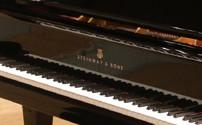岡山県里庄町のふるさと納税 ピアノ演奏体験（スタインウェイD274）～ホール2時間貸し切り～ 体験チケット チケット